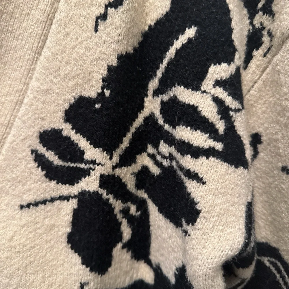 Vici Floral Patterned Cardigan in Cream and Black - Picture 2 of 4